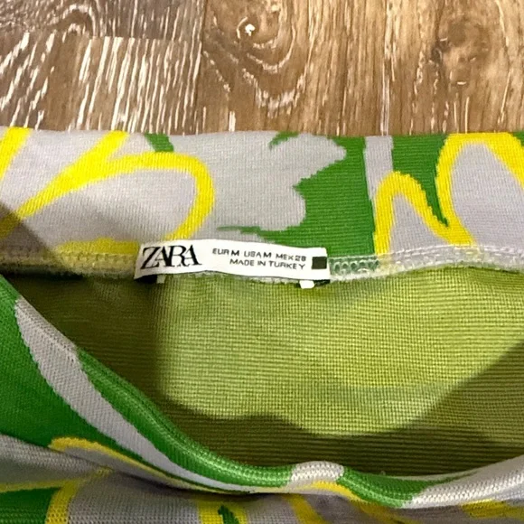 EUC Zara Bright Green Floral Mini Skirt with Yellow & Light Gray Accents size me - Picture 2 of 3